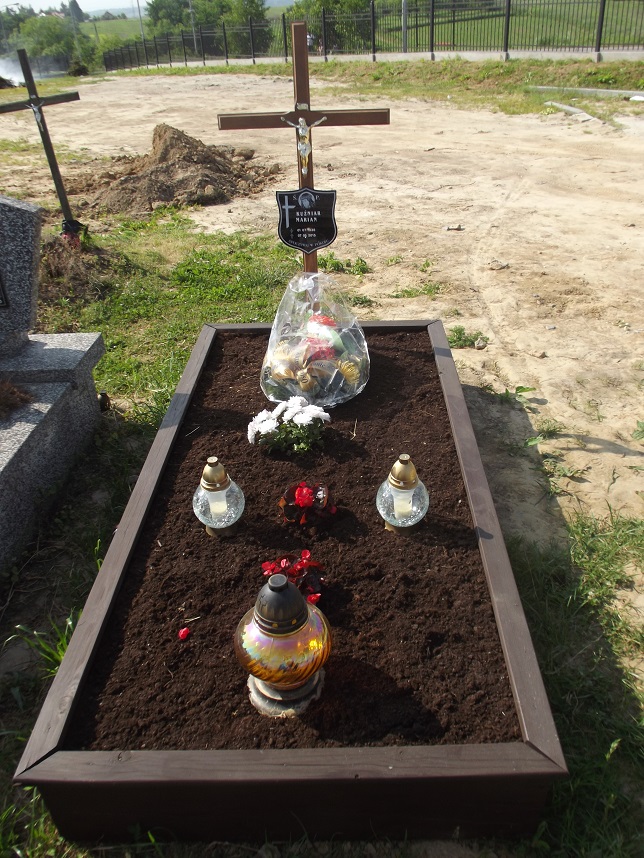 Grób Marian Kuźniar
